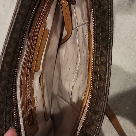 Michael Kors Jet Set Travel Large Logo Messenger Bag~EUC - Picture 12 of 16